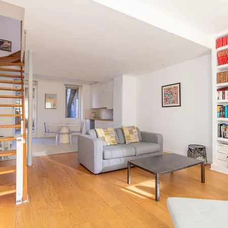 Spacious House - Close To Center بيت للعطل