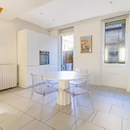 Spacious House - Close To Center Feriehus *